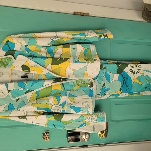 Peter Nygard Other - Colorful Floral Blazer and Pants Set